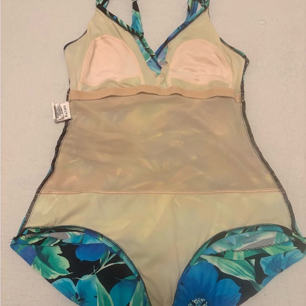 Floral Elegance Women's One Piece Swimsuit - Picture 5 of 8